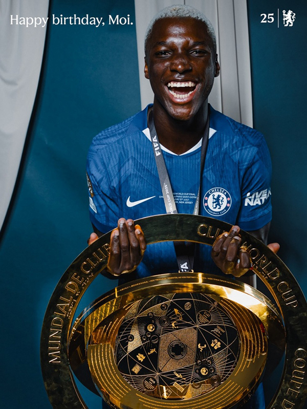 蓝军引擎！切尔西官方为凯塞多庆24岁生日